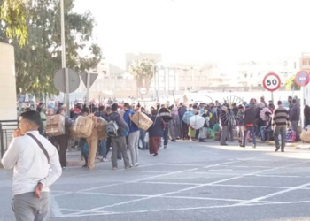 2 1 1 La COA suspende la línea entre Barrio Chino y Beni Enzar hasta que haya más seguridad