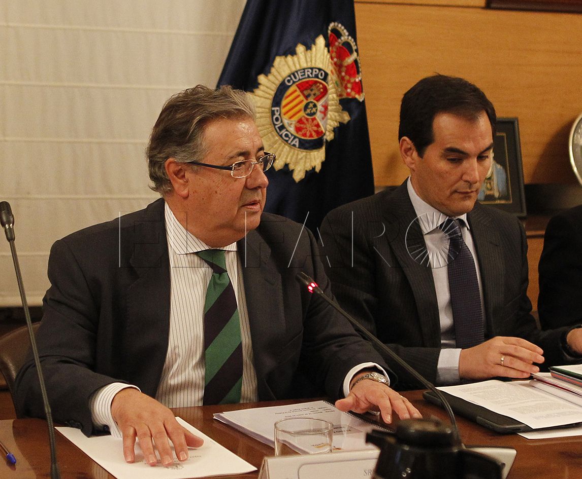 Decepción en guardias y policías tras la reunión con Zoido por la igualdad salarial