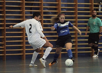 Raquel Souza, a la izquierda, en un lance del último partido.