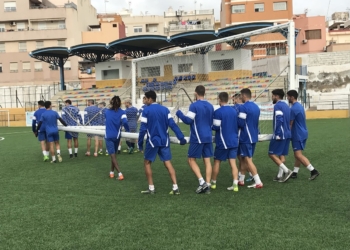 Jugadores de la primera plantilla unionista, en su trabajo de ayer