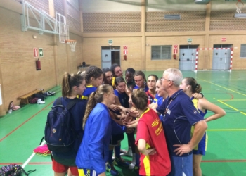 Las jugadoras de la escuadra melillense, a la conclusión de una de sus sesiones de entrenamientos.