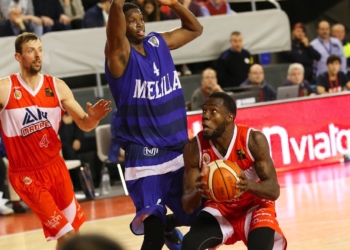 Jugada del último de los encuentros del Club Melilla Baloncesto, en la Liga LEB Oro.