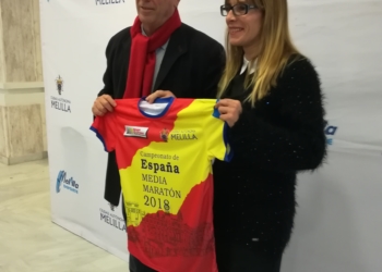 Antonio Miranda, junto a la representante de la Real Federación Española de Atletismo, Maite Íñiguez.
