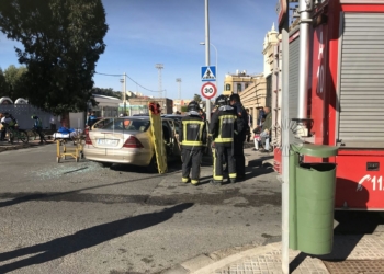 WhatsApp Image 2018 01 09 at 19.04.27 1 Bomberos intervienen para sacar a un herido leve de un coche tras un accidente