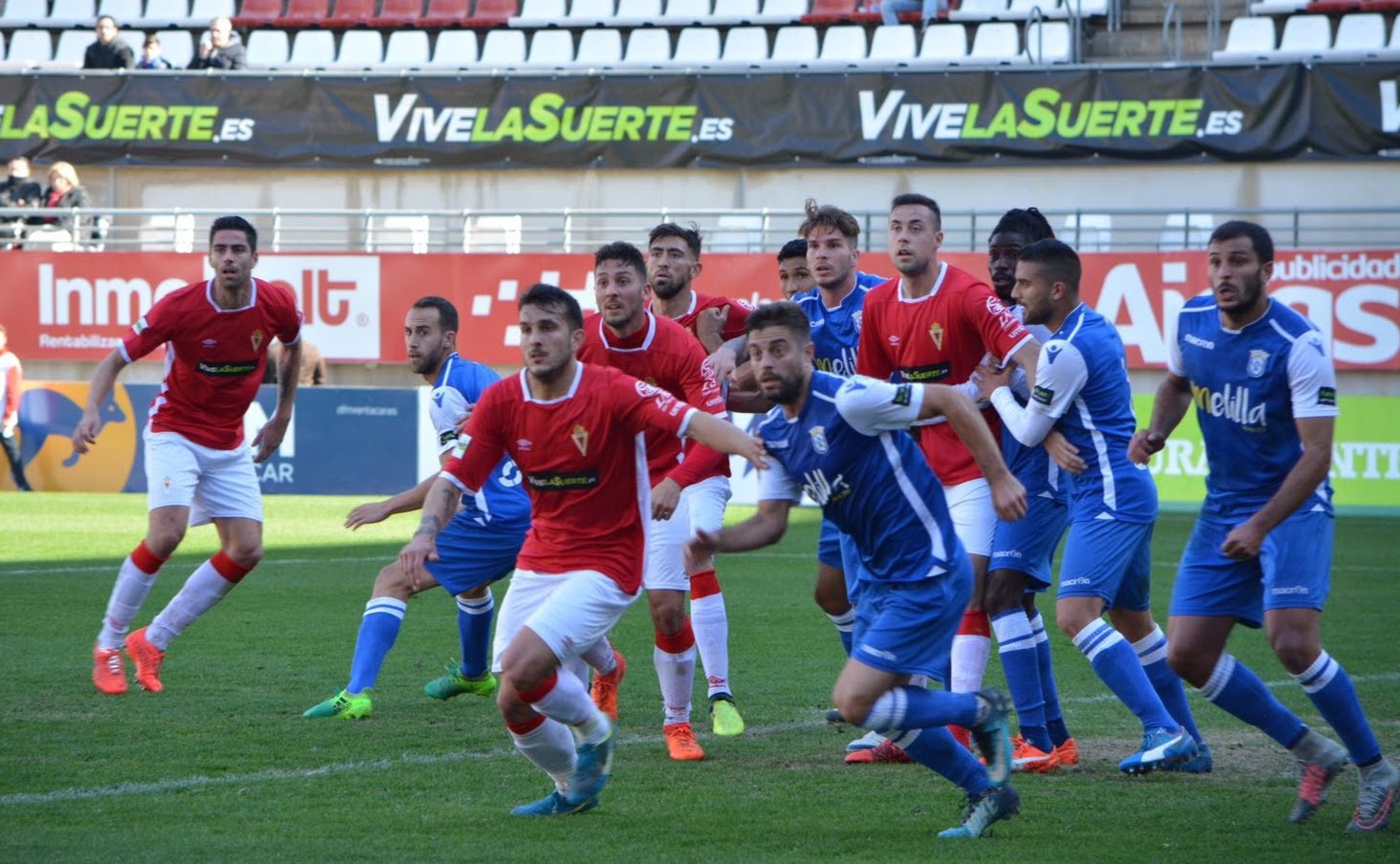 Una seria UD Melilla derrota al Real Murcia