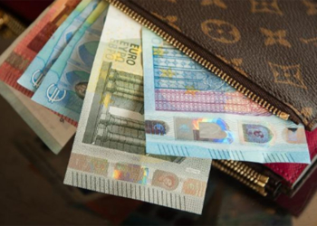 cobrar dinero apuestas Varios bancos bloquean las cuentas y expulsan como clientes a empresarios de Ceuta