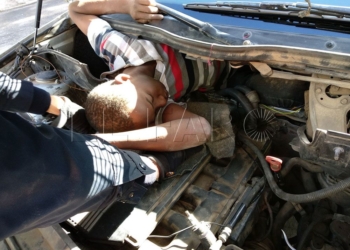 oculto coche inmigrante Entra a Melilla un coche kamikaze con 4 inmigrantes ocultos en dobles fondos