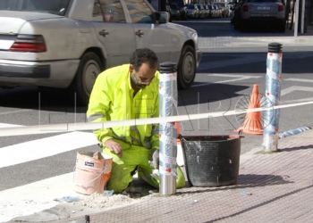 1 3 Instalan bolardos en todos los pasos de peatones de la avenida Juan Carlos I