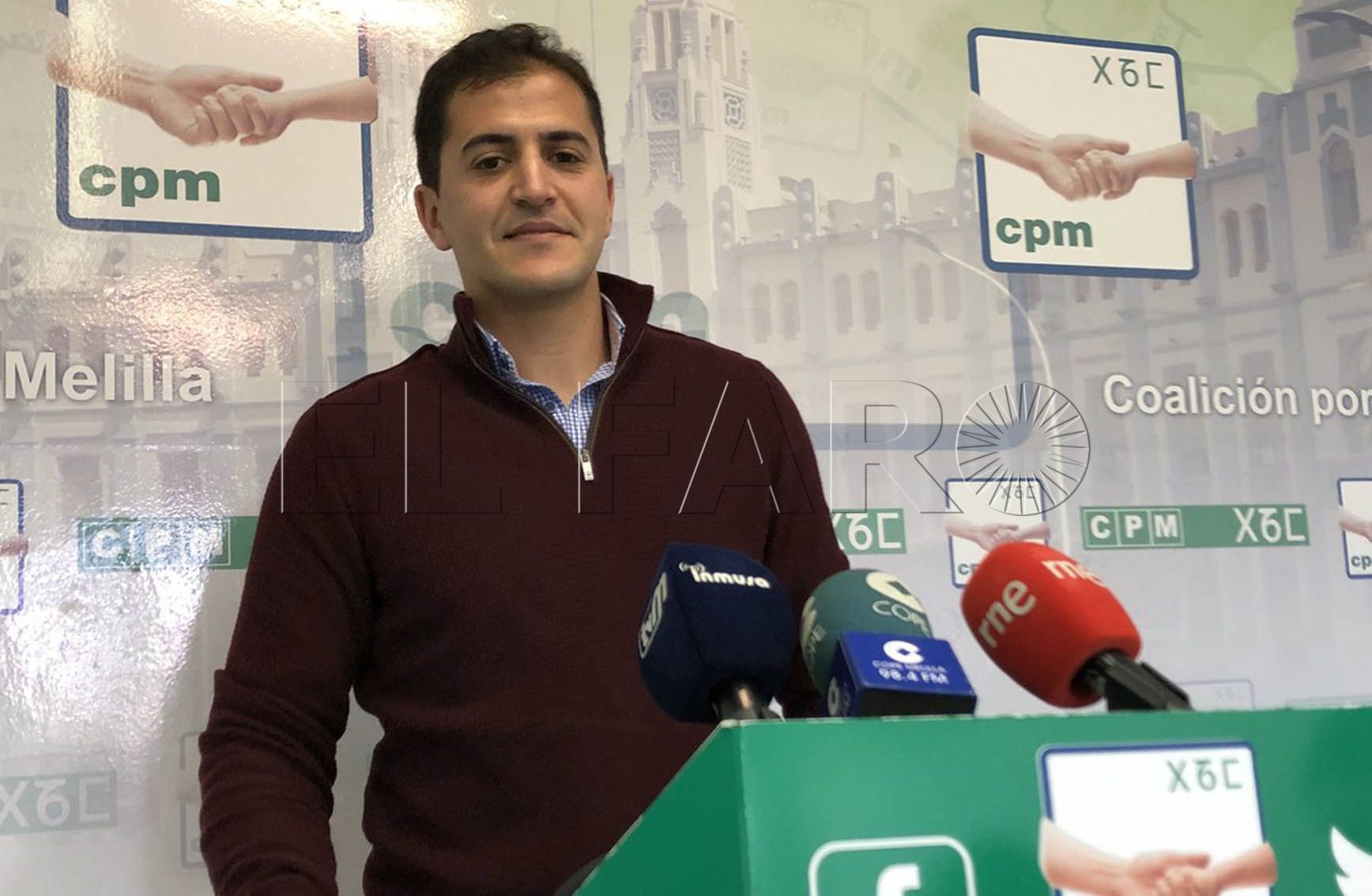 CpM critica a Marín y pide trabajo con los niños en lugar de colocar concertinas