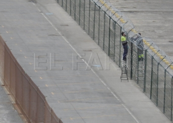 2 1 5 AUGC no cree que las concertinas frenen a los polizones y pide más guardias en el puerto