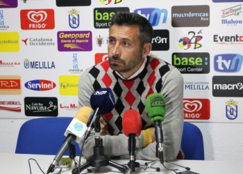 Manolo Herrero, entrenador de la UD Melilla, en la rueda de prensa posterior al partido.