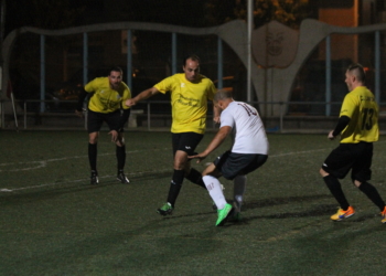 Partido de la categoría de + 40 años que se disputó en uno de los terrenos de juego del Fernando Pernías.