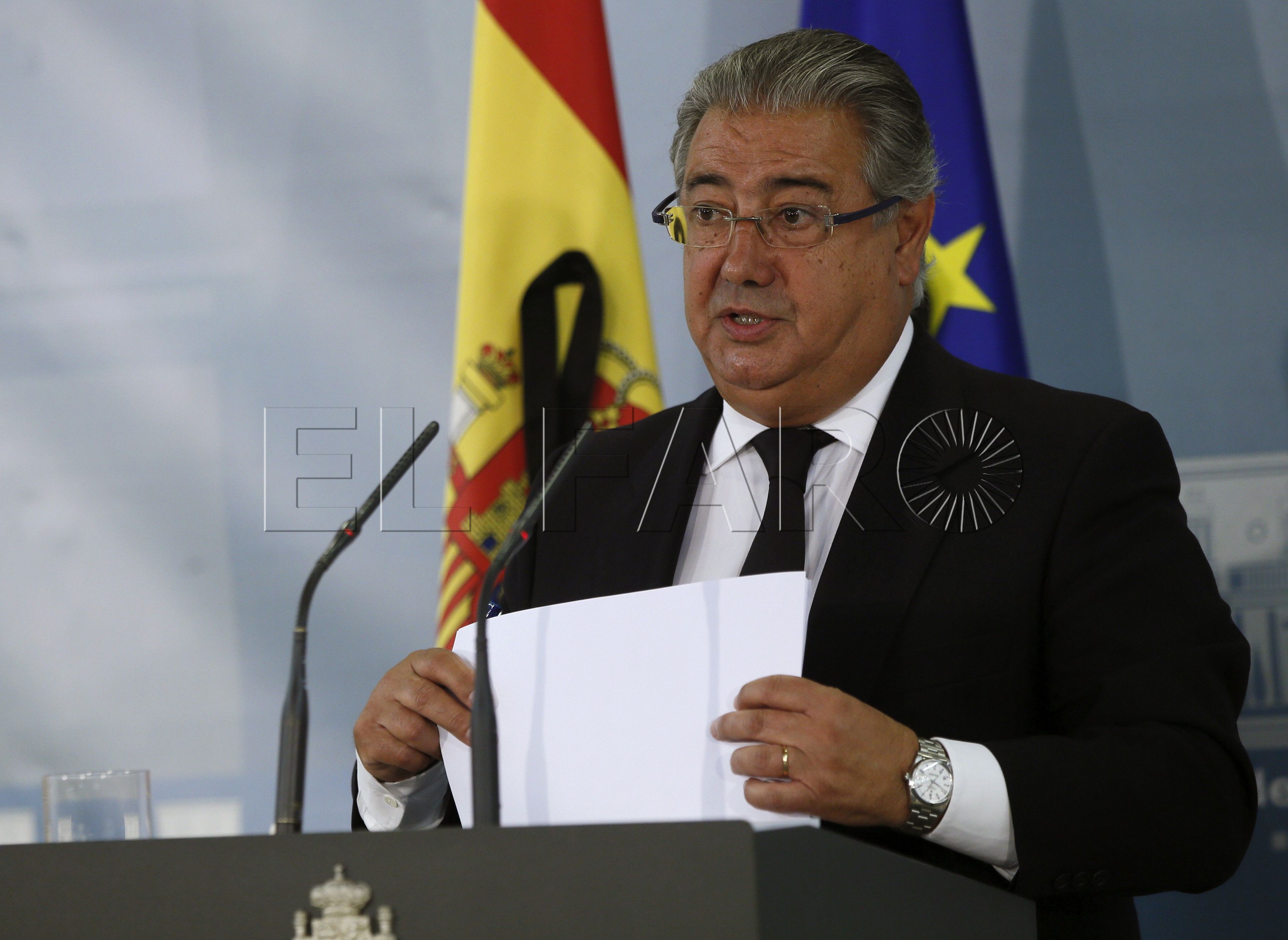 Zoido firmará el lunes el acuerdo por la equiparación salarial policial