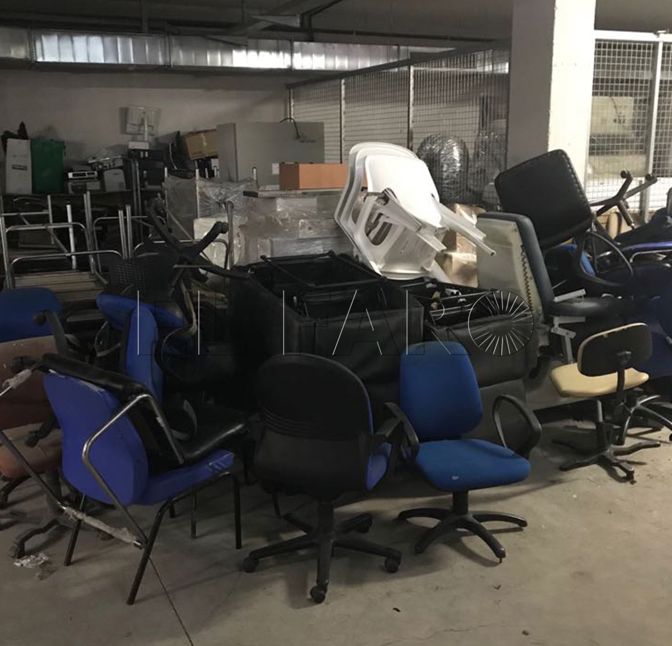 Moga denuncia la acumulación de material en el sótano del ambulatorio de la zona centro