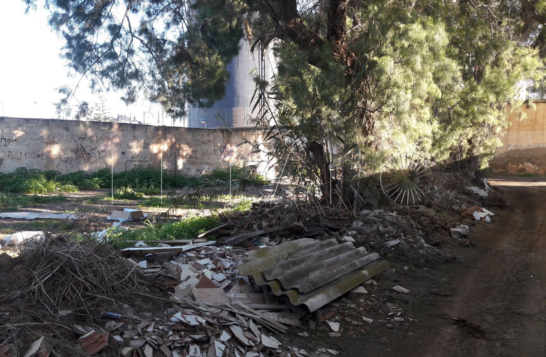 La Policía pide colaboración ciudadana para denunciar el vertido de escombros