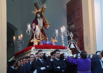 14 01 3 Cientos de melillenses arropan al Nazareno y la Virgen de las Lágrimas