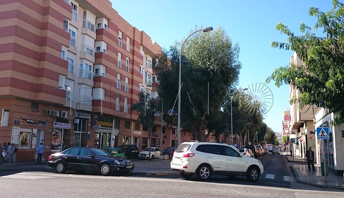 Dos jóvenes detenidos por intentar forzar un camión en la calle La Legión