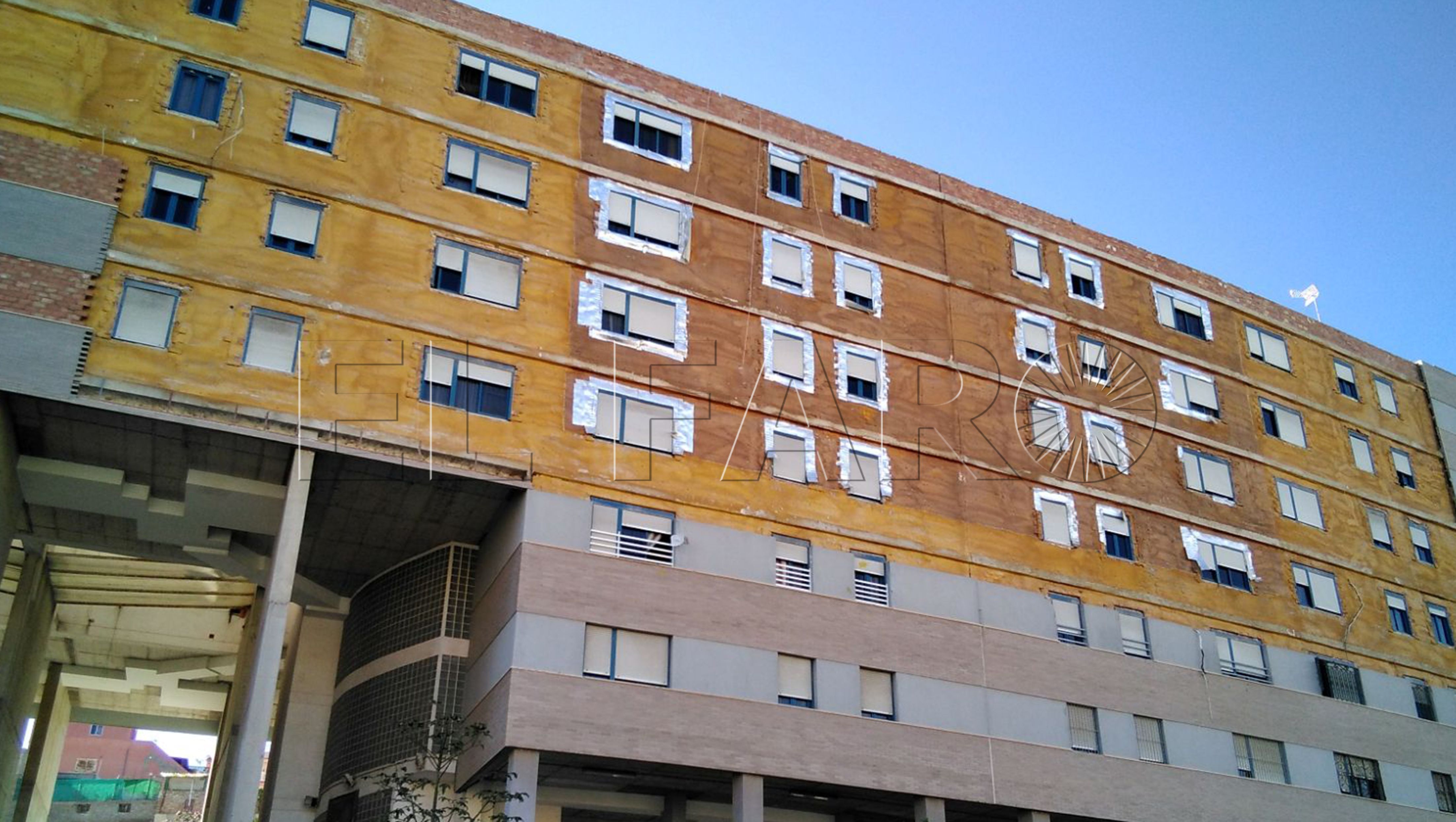 Tragsa ya revisa el proyecto del bloque 5 de Averroes para arreglar esta fachada