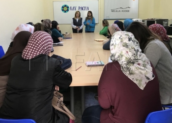 16 2 Cerca de 20 mujeres asistieron a un taller de detección precoz de cáncer de mama