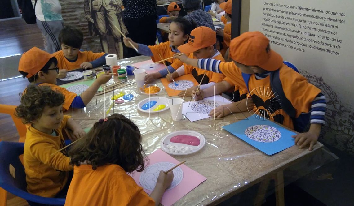 Pequeños maestros del mosaico