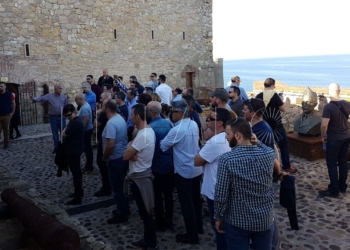 19abajo1 Agentes de la Guardia Civil visitan el Museo Histórico Militar de Melilla