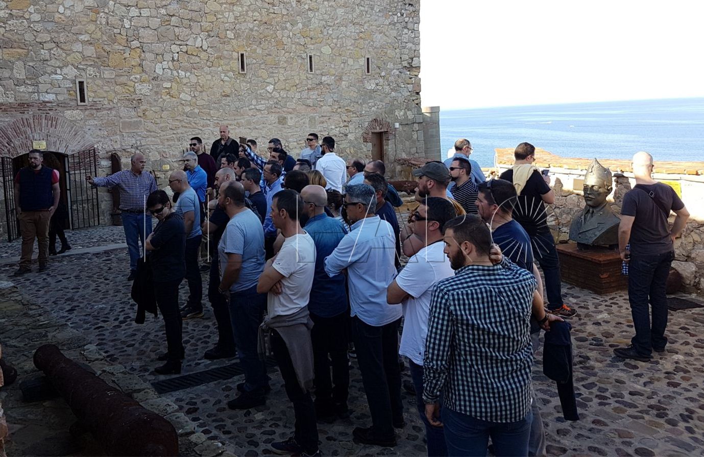 Agentes de la Guardia Civil visitan el Museo Histórico Militar de Melilla
