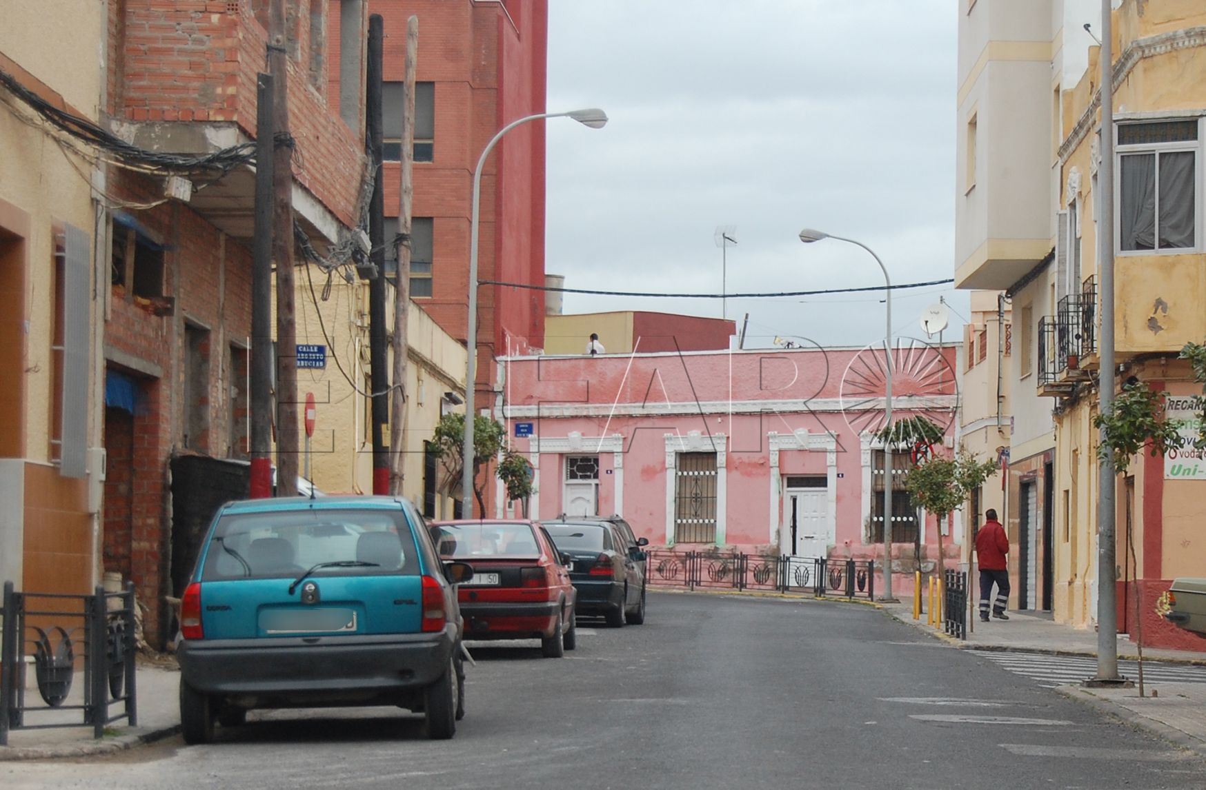 Pone un cuchillo en el cuello a su pareja y la golpea en la cabeza: le piden un año