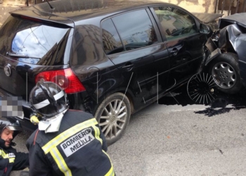 9 1 2 Choque entre dos coches en el cruce entre General Barceló y Capitán Viñals