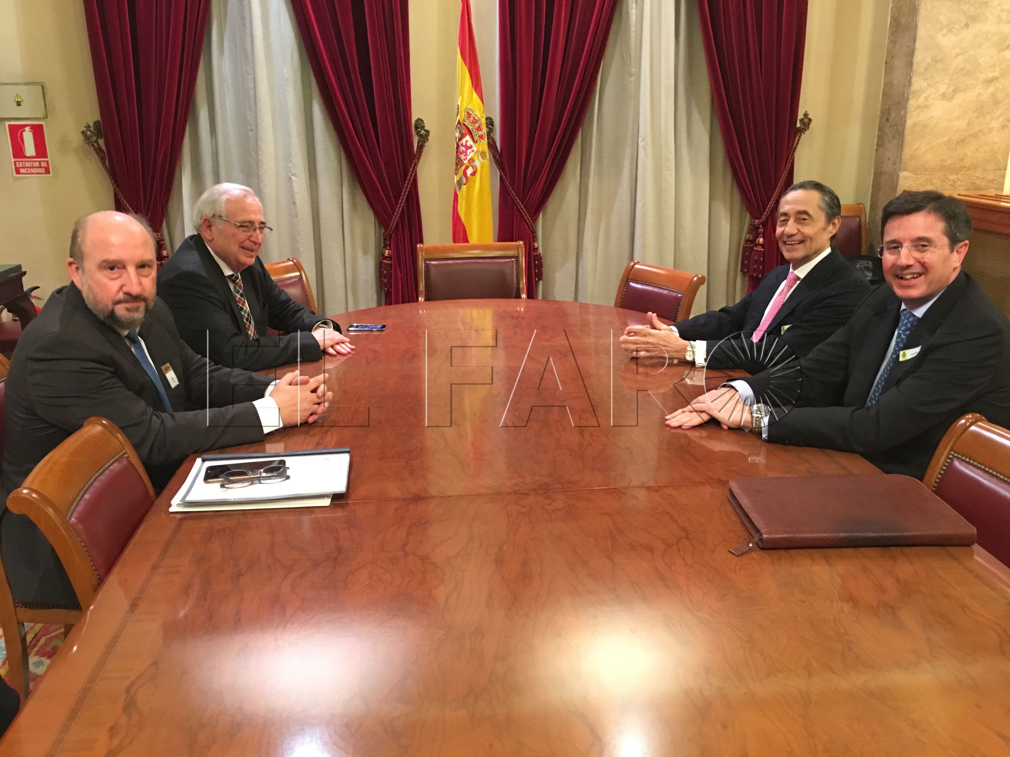 Imbroda y Quevedo tratan con directivos de Endesa el traslado de su central