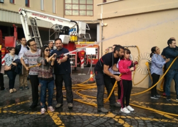 WhatsApp Image 2018 03 10 at 09.53.47 Casi 500 niños se ponen el uniforme de Bomberos para celebrar su patrón