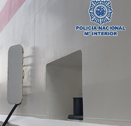 buque Rescatan a tres jóvenes tras viajar 7 horas ocultos entre Melilla y Málaga