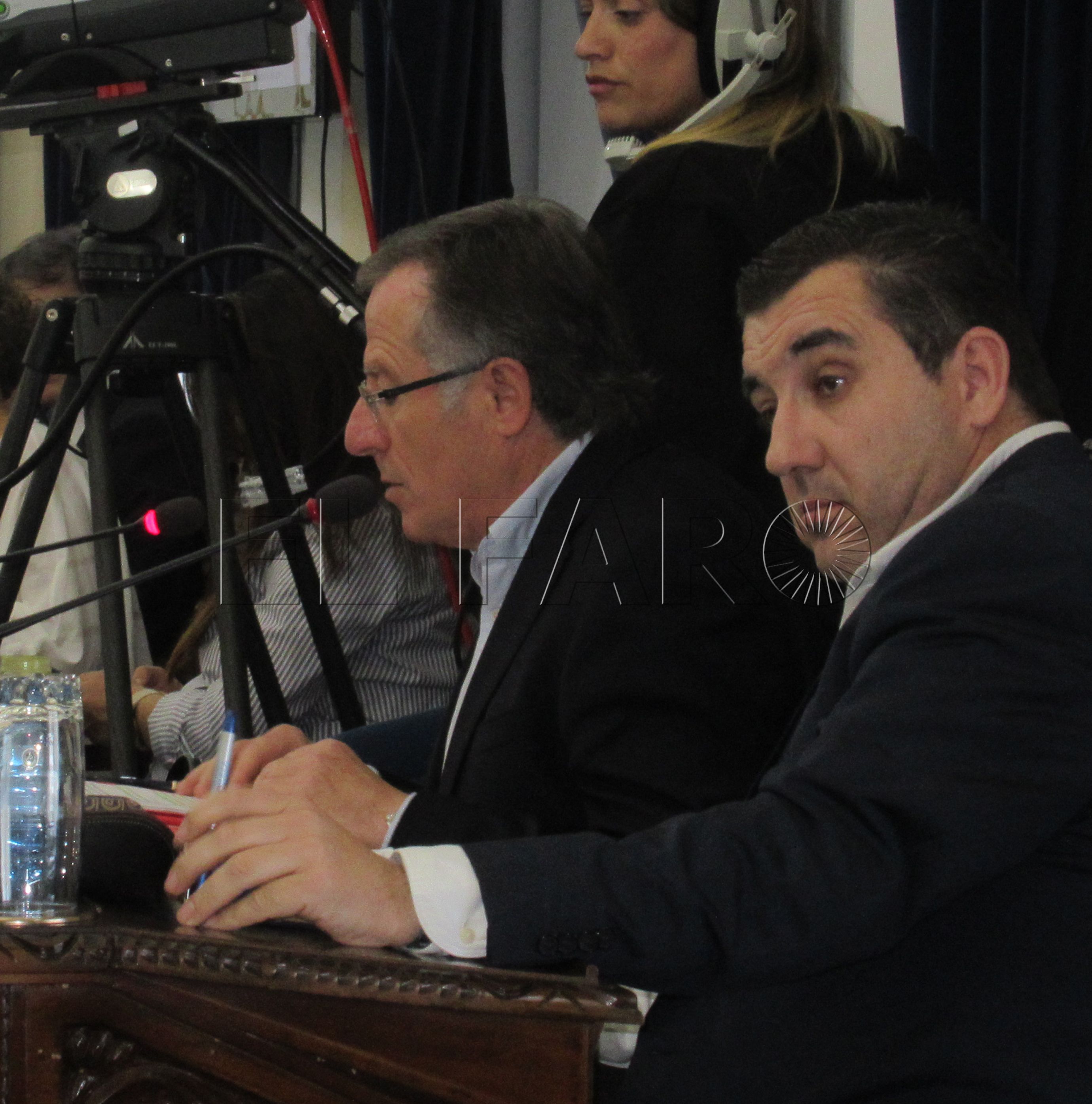 C’s pregunta si hay control de riesgos laborales de los empleados que toquen amianto