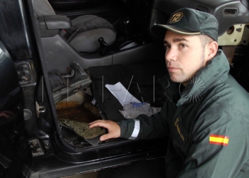 6 1 10 "Si el coche está más tiempo en cola, no sé si el chico oculto habría llegado con vida a Melilla"