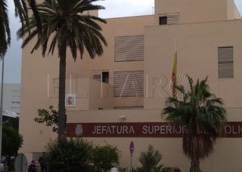6 2 Los nervios delatan a dos pasajeros a Almería: llevaban hachís oculto en los zapatos