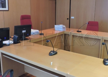 8 1 16 La Policía lo caza saliendo de un vehículo forzado y le reclaman seis meses de prisión