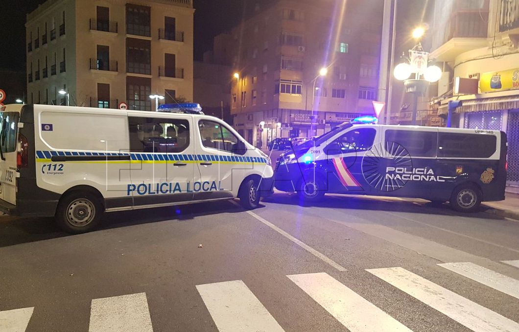 Ocho detenidos por quemar tres coches con una bengala robada de un barco