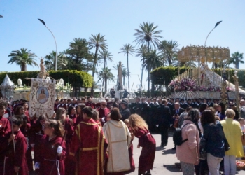DSC03819 Miles de personas asisten al reencuentro entre la Virgen del Rocío y Jesús Resucitado