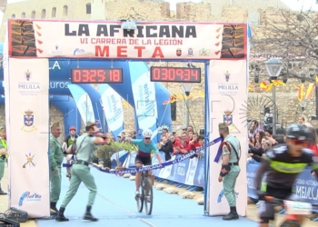 Entrada en meta de la prueba en bicicleta Carrera Africana Melilla 1 1 Ganadores de la VI Carrera Africana de Melilla