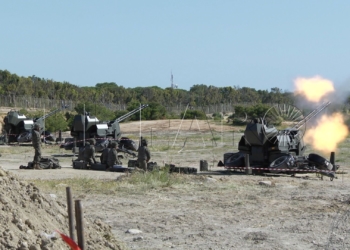 MILITARES 2 Alumnos de Artillería realizan prácticas de tiro antiaéreo con el Ramix 32 en Rostrogordo
