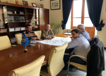 Reunión de comerciantes y compradores en parking Isla Talleres Los comerciantes de la Zona Centro proponen facilidades para comerciantes y compradores en el parking Isla Talleres
