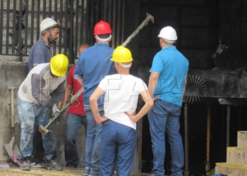 1 1 14 Apuntalan y sacan agua del sótano del edificio que se incendió el lunes en el Real