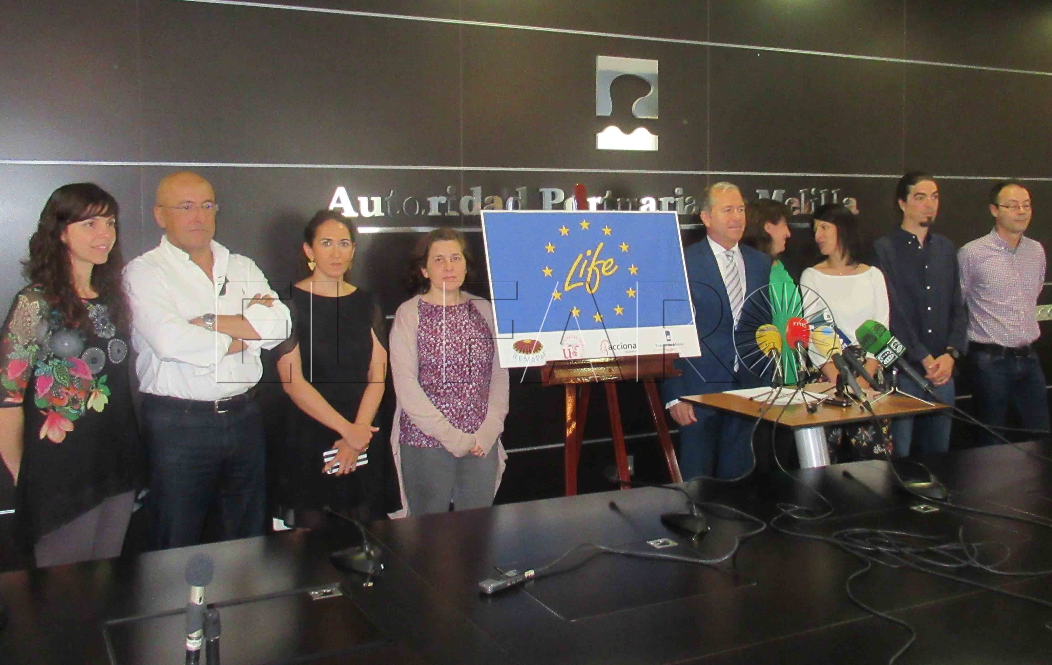 El Puerto instala ya las placas para acoger las larvas de patella ferruginea del proyecto Life Remofaf