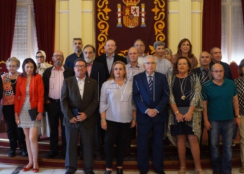 14 01 2 Acto de entrega de platas a funcionarios jubilados por una vida de dedicación pública