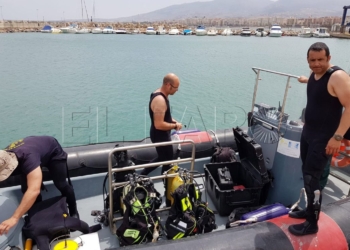 14 01 4 Buceadores de la Armada neutralizan un artefacto en fondo del mar en Melilla