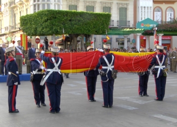 15 La bandera nacional arropa a los melillenses durante el DIFAS 2018