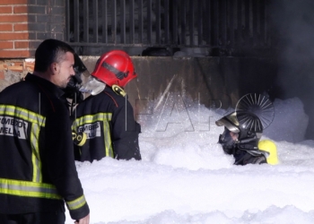 16 Técnicos de Fomento visitan el edificio incendiado del Real para analizar cómo está la estructura