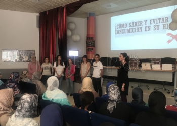 17 03 La Escuela de Familia Rusadir celebra una charla sobre el buen uso del móvil