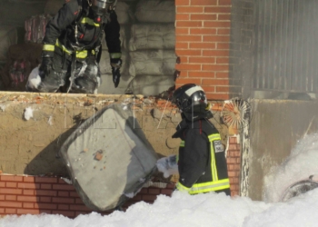 2 2 3 El almacén de fardos de ropa que ardió el lunes en un edificio del Real es "ilegal"