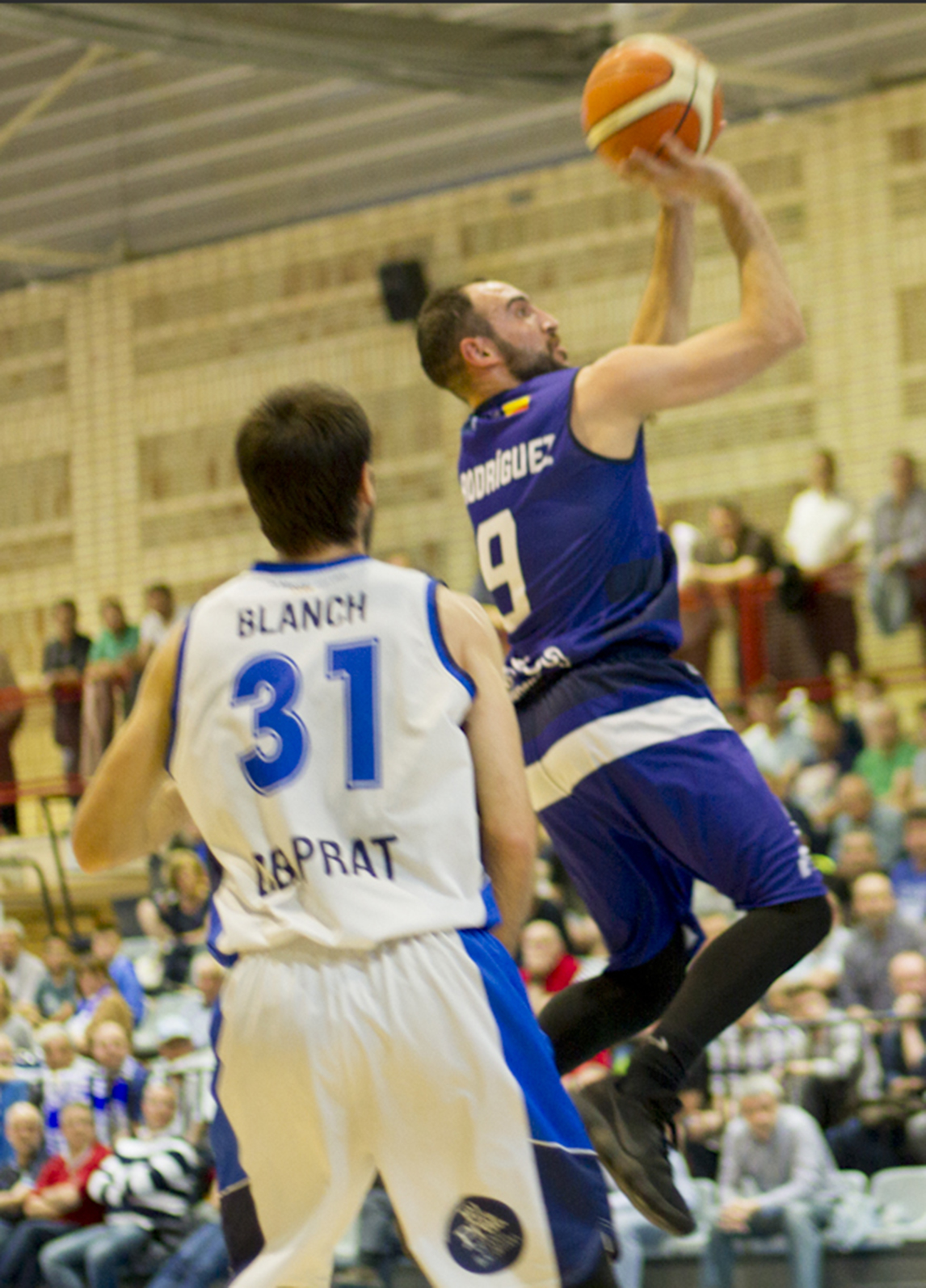 Sufrida victoria de un intenso Melilla Baloncesto en El Prat