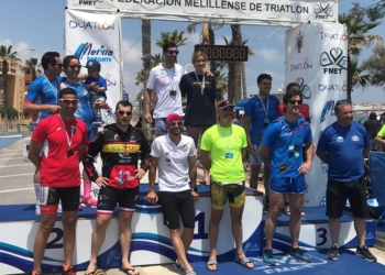 Pódium de los campeones masculino y femenino del Campeonato de Melilla de Triatlón 2018